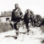 . Борци 16. крајишке у акцији негдје на „коридору“. Извор фотографије Бранко Пралица.