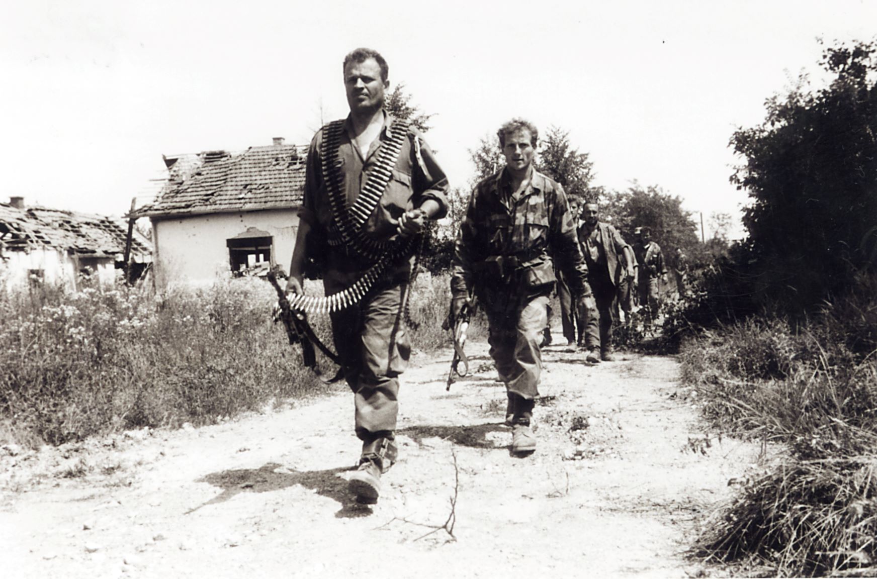 . Борци 16. крајишке у акцији негдје на „коридору“.Извор фотографије Бранко Пралица. 