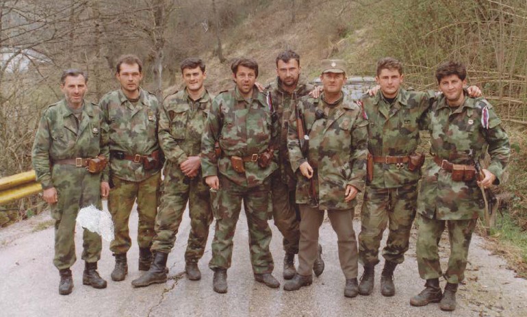 Мајор Пурковић са саборцима.